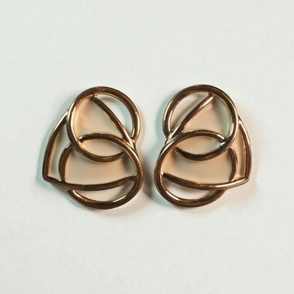 Vintage Kunio Matsumoto For Trifari Modernist Gold Tone Off-White Enamel Clip-On